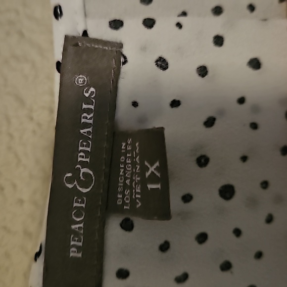 Peace & Pearl's blouse white with black polka dots 1x - Picture 2 of 2